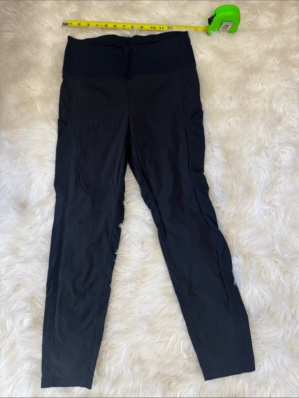 ⭐️ Atheleta Black Active pants with Side Pockets - Size 6 short